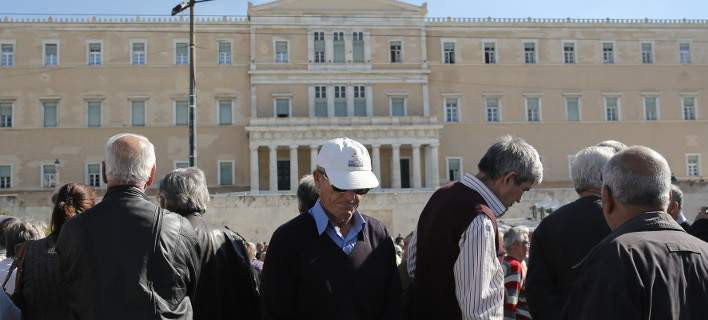 Στοιχεία-σοκ: Δουλεύουν 10 εργαζόμενοι για να πληρωθεί μία σύνταξη